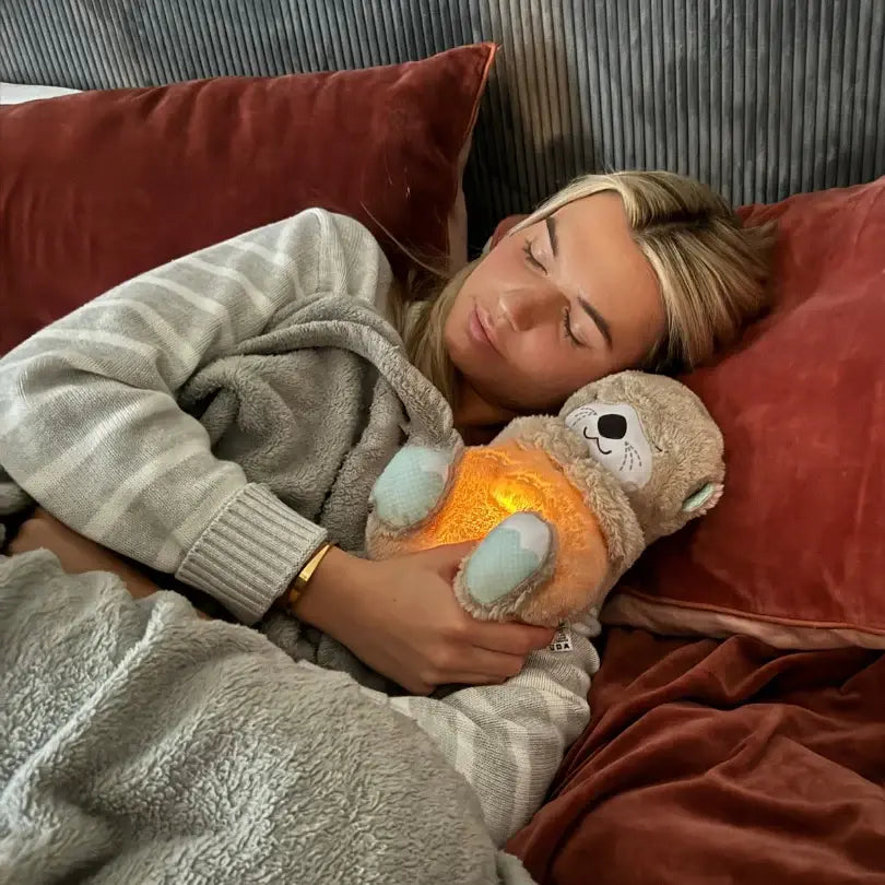 Peluche NutryCalm Nutria Dormilona Con Sonidos, Luces y Respiración